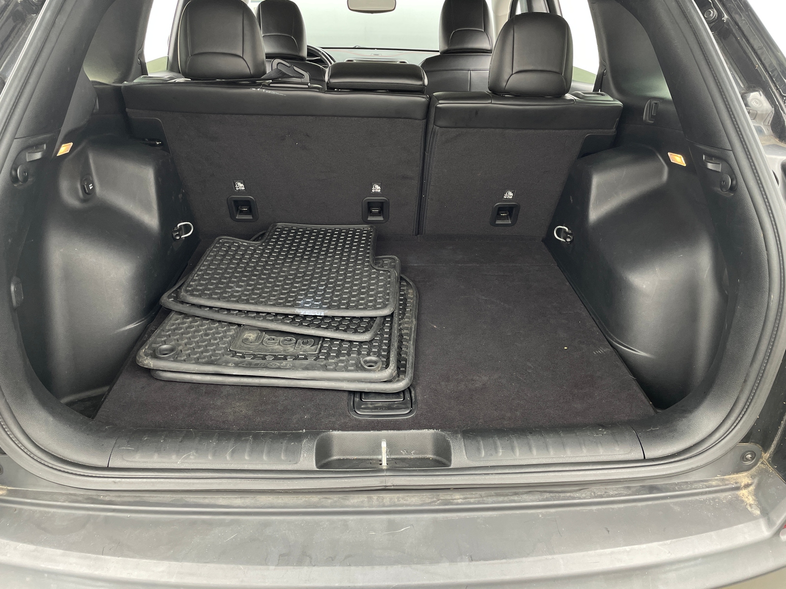 Thumbnail: 2020 Jeep Cherokee - 6