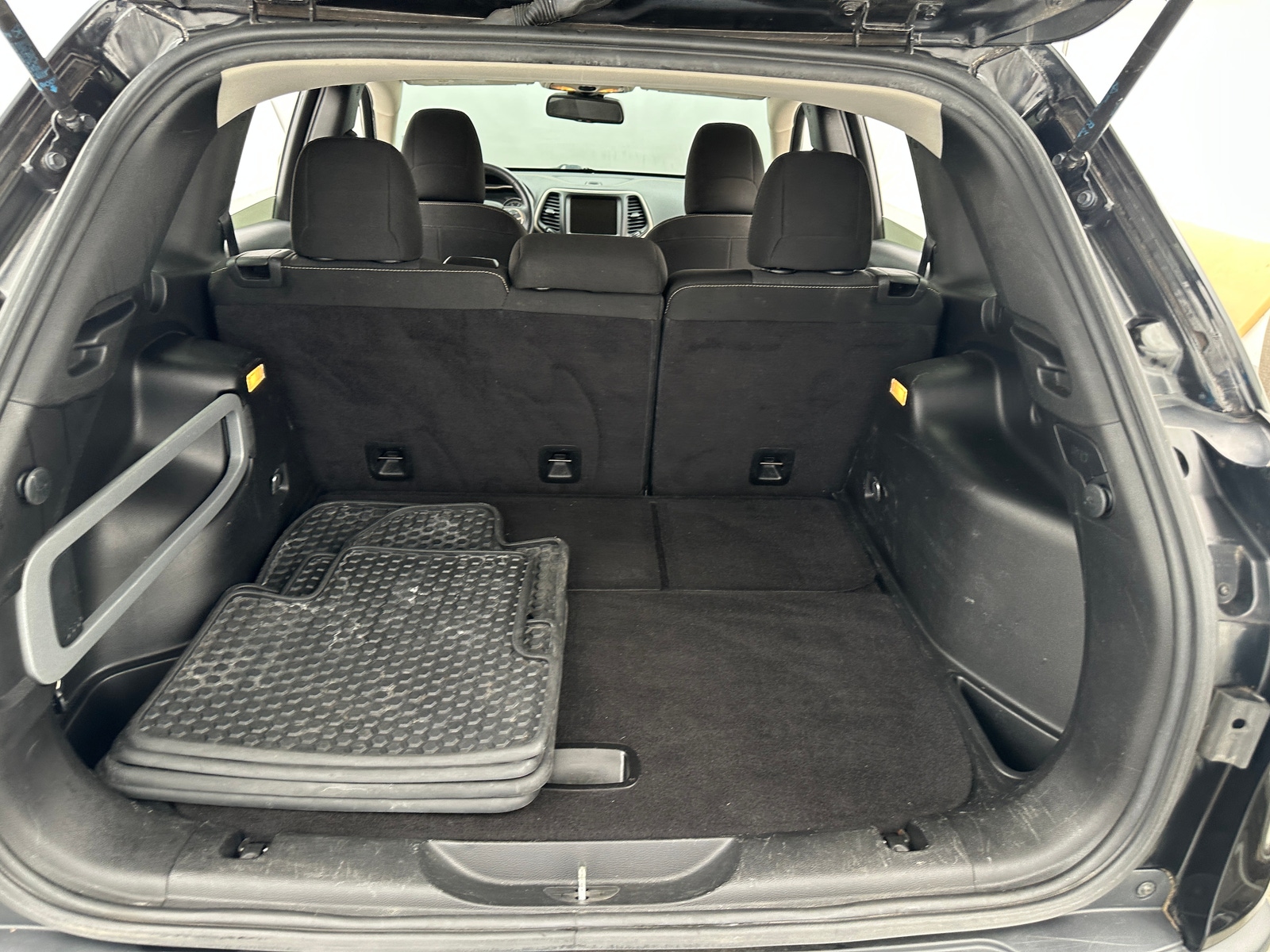 Thumbnail: 2015 Jeep Cherokee - 7