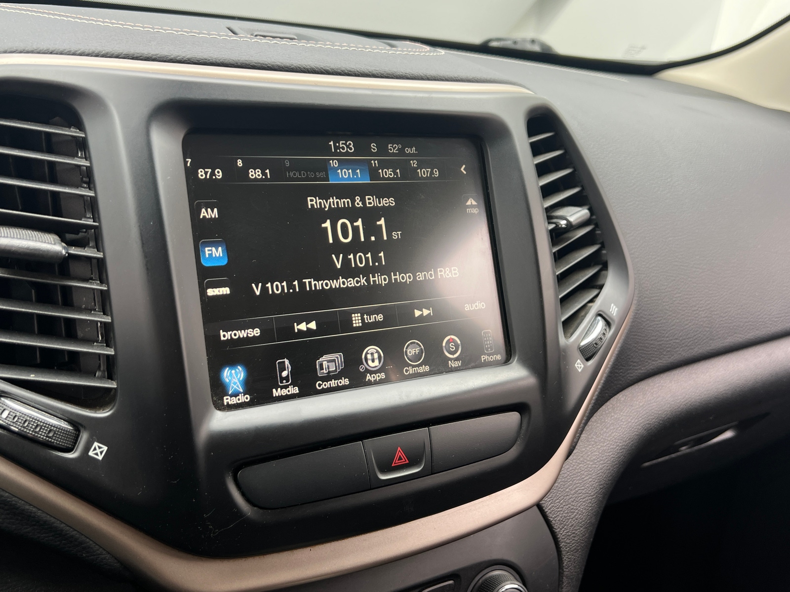 Thumbnail: 2017 Jeep Cherokee - 4