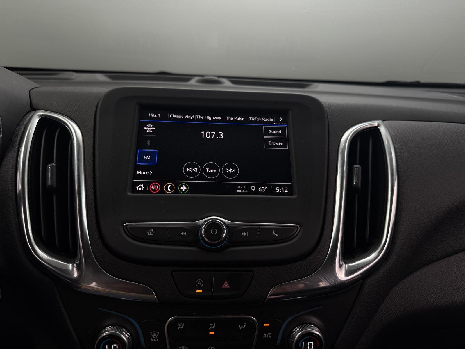 Thumbnail: 2022 Chevrolet Equinox - 4