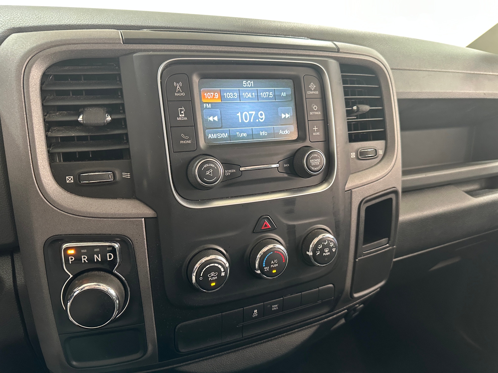 Thumbnail: 2019 RAM 1500 Classic - 4