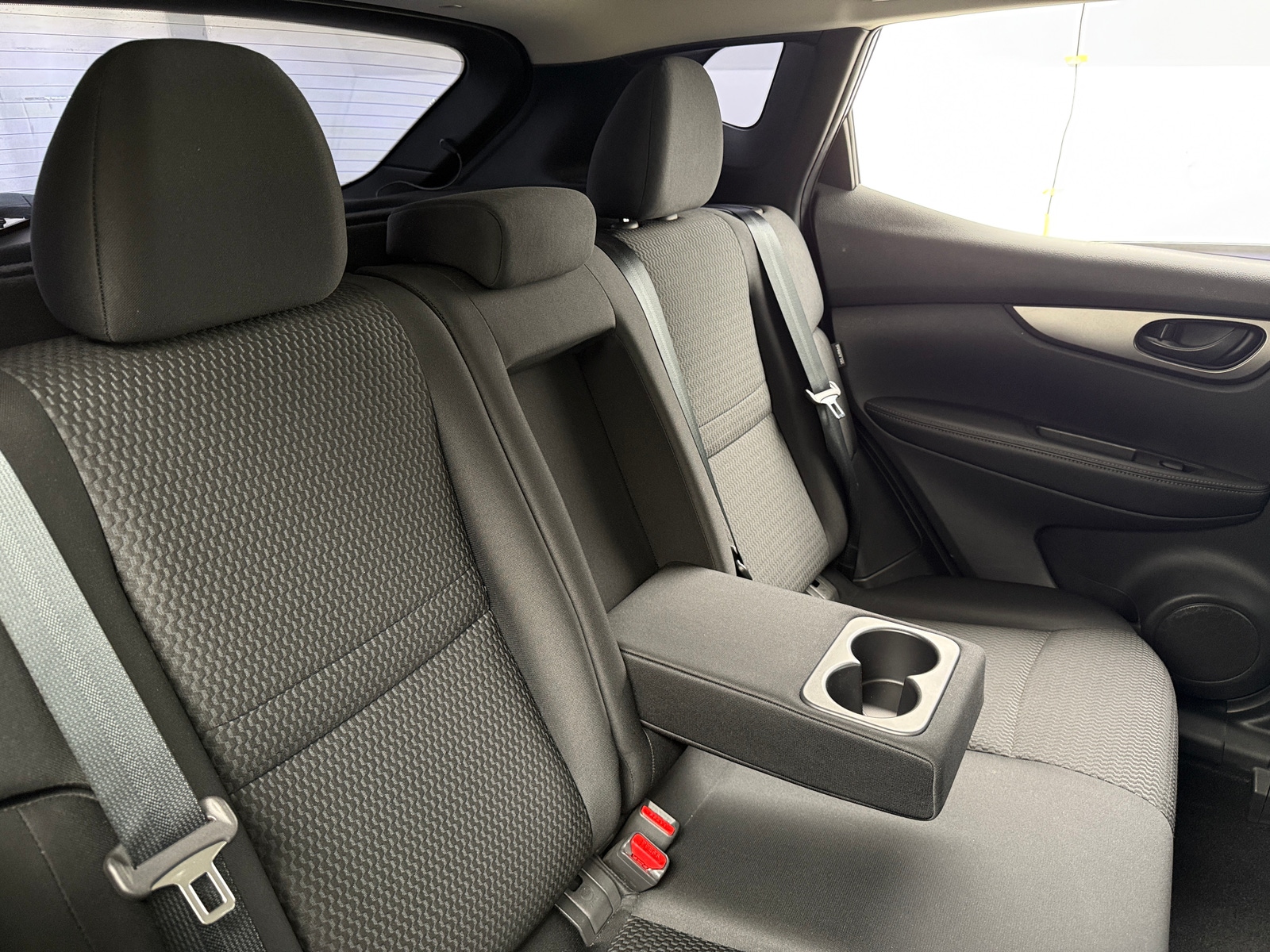 Thumbnail: 2020 Nissan Rogue Sport - 6