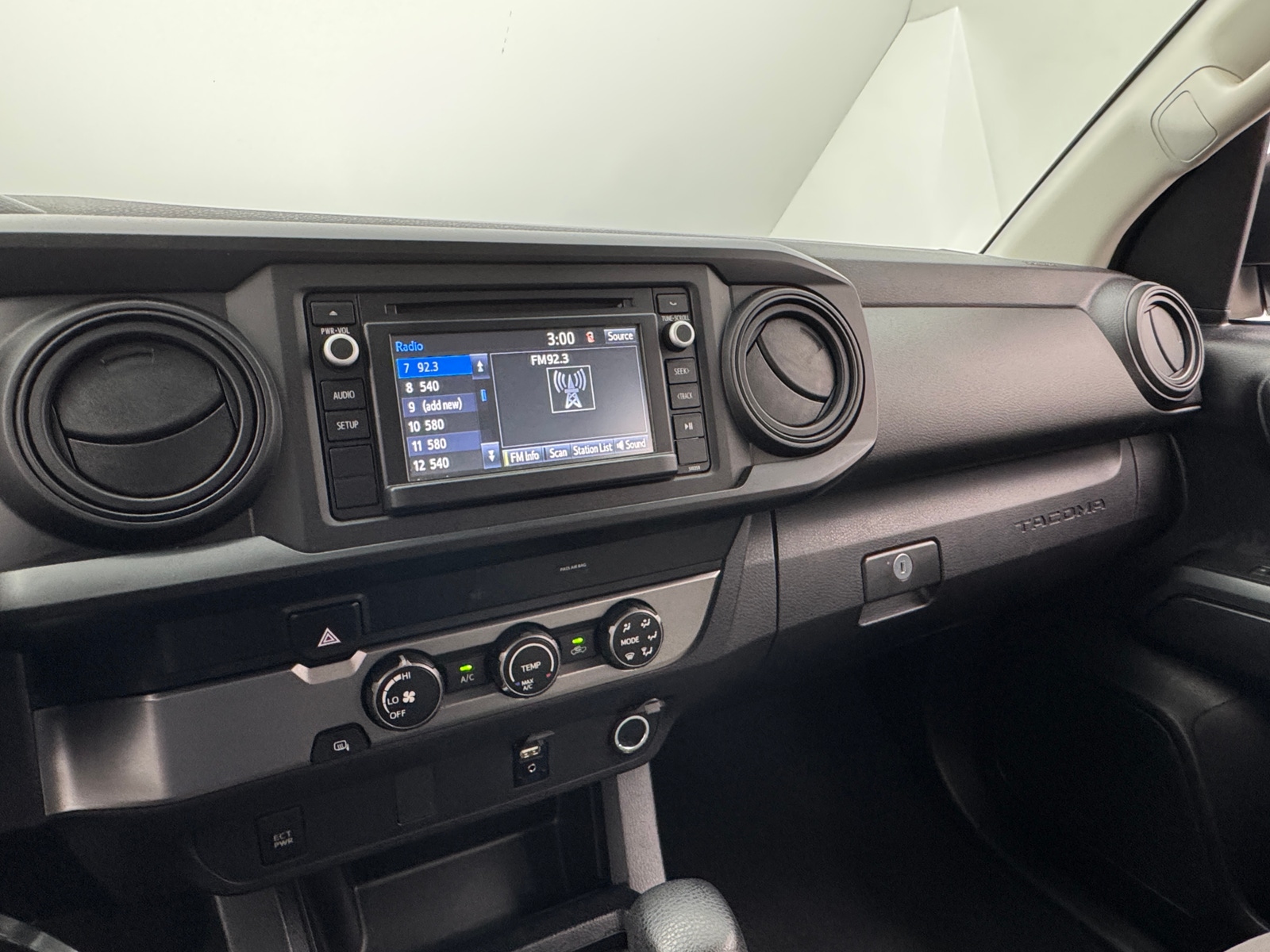 Thumbnail: 2019 Toyota Tacoma - 4