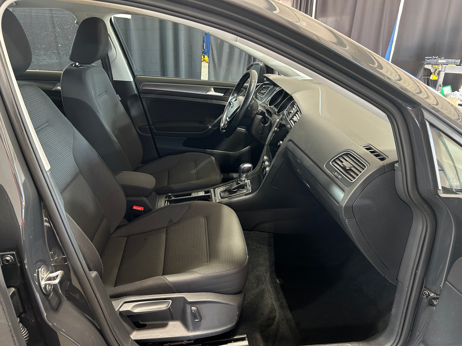 Thumbnail: 2019 Volkswagen e-Golf - 2