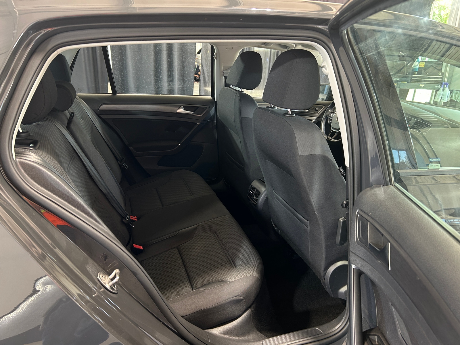 Thumbnail: 2019 Volkswagen e-Golf - 6