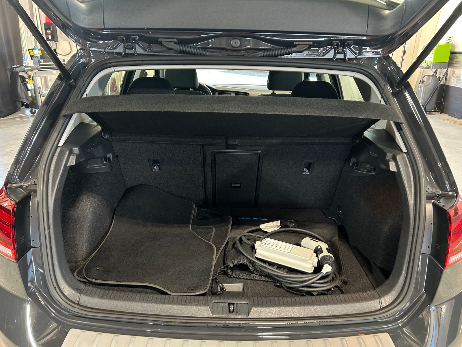 Thumbnail: 2019 Volkswagen e-Golf - 7