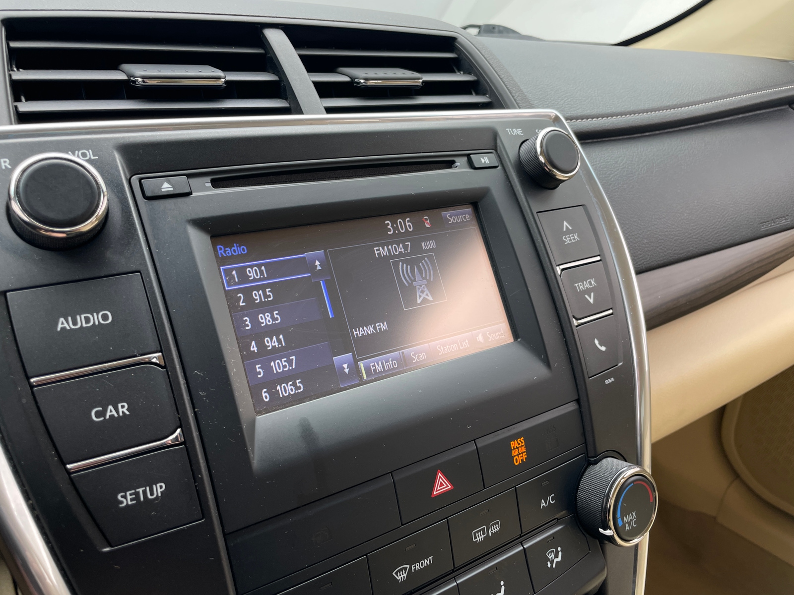 Thumbnail: 2016 Toyota Camry - 4