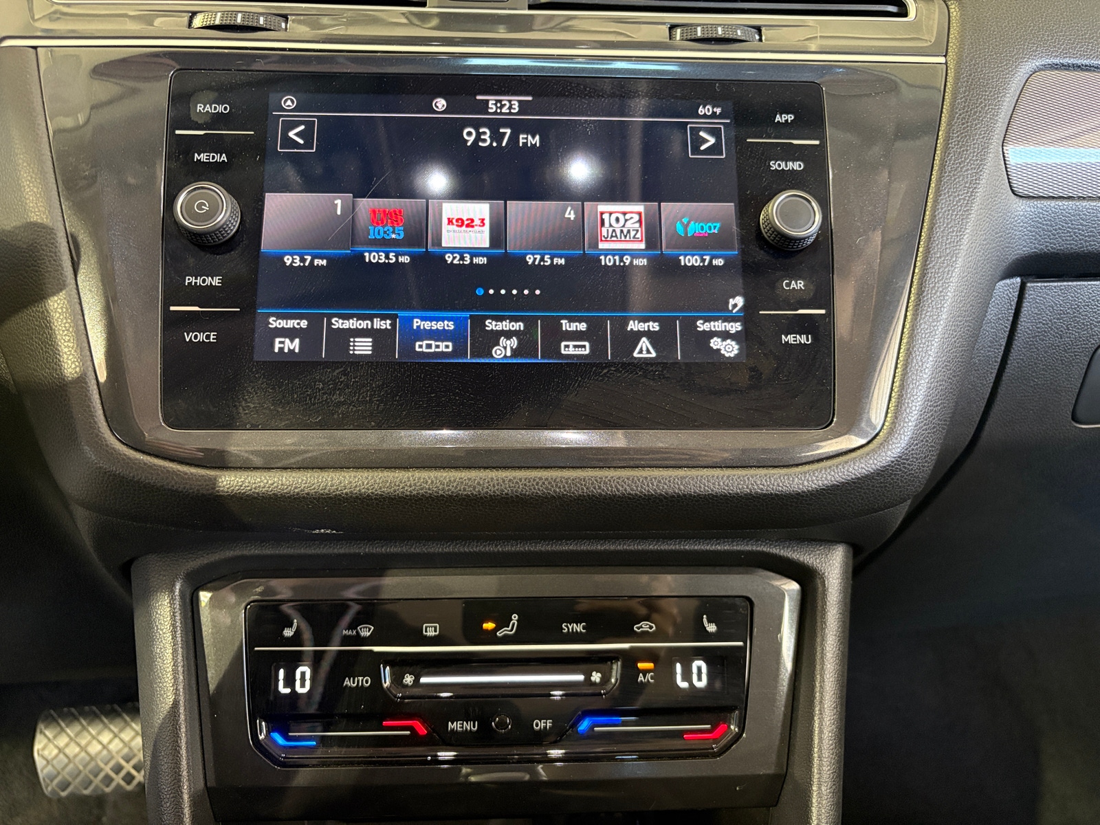 Thumbnail: 2024 Volkswagen Tiguan - 4