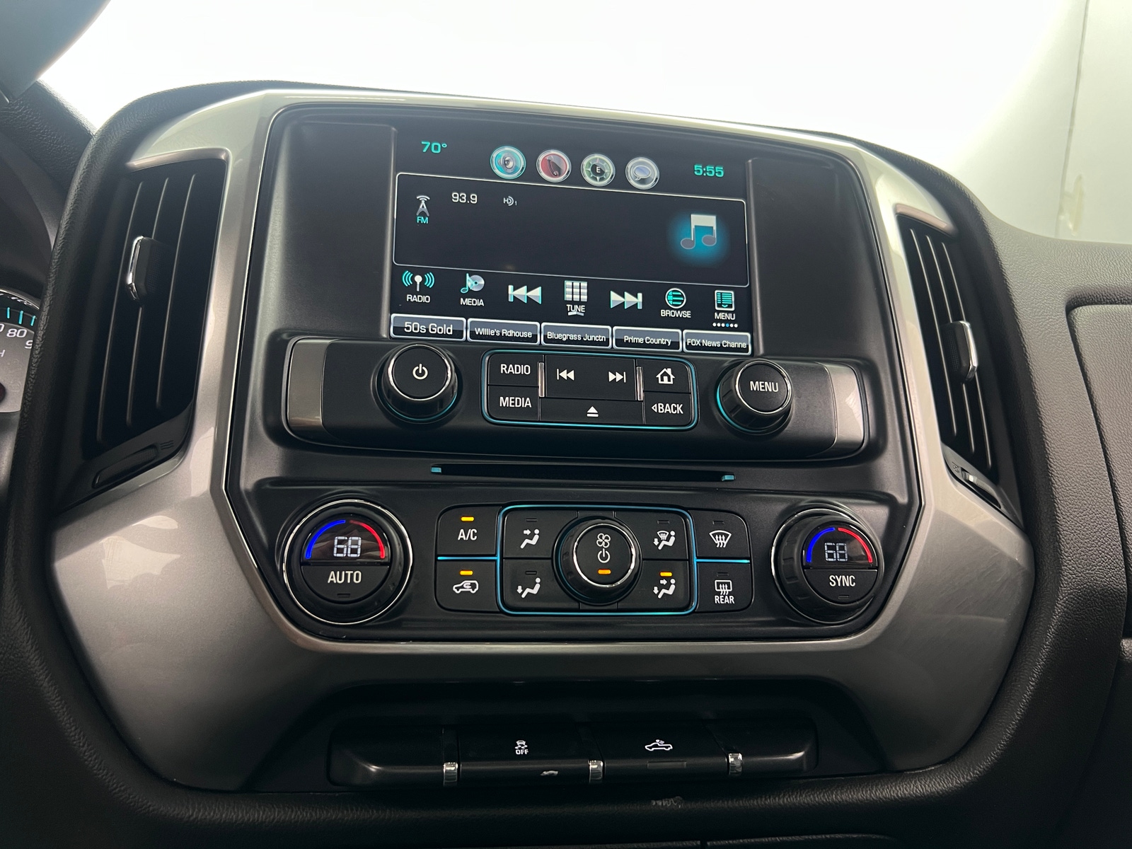 Thumbnail: 2016 Chevrolet Silverado 1500 - 4