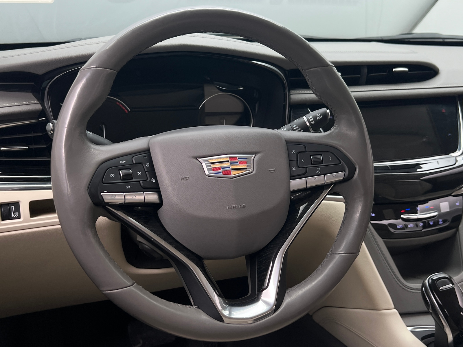Thumbnail: 2021 Cadillac XT6 - 4