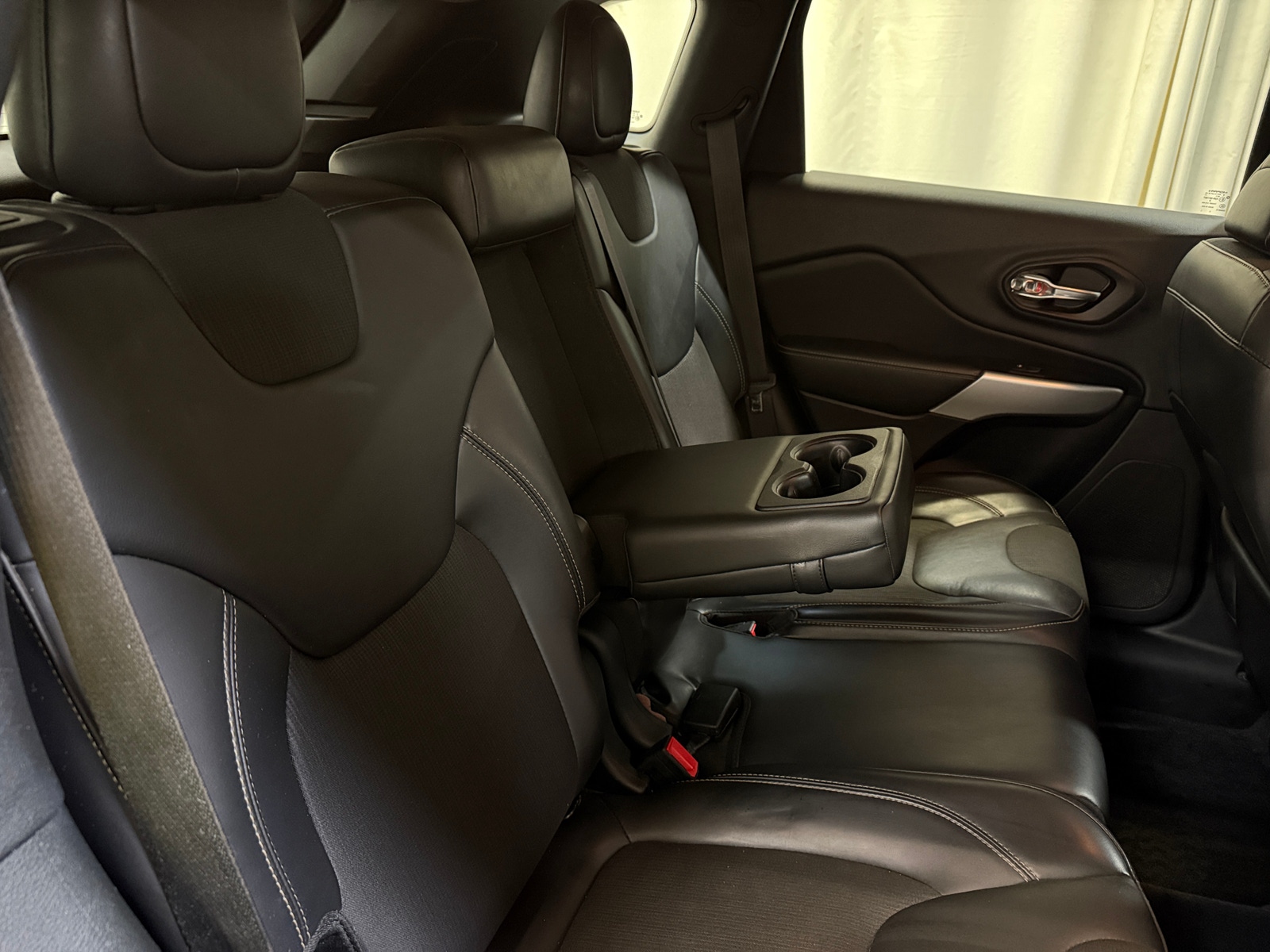 Thumbnail: 2018 Jeep Cherokee - 6