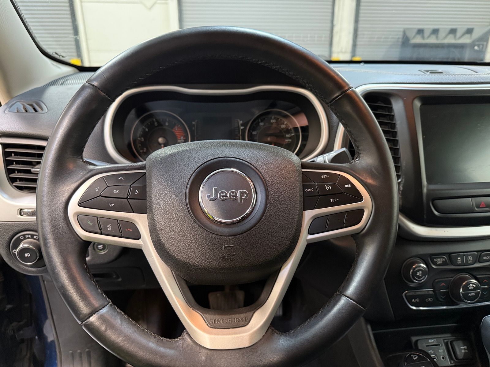 Thumbnail: 2018 Jeep Cherokee - 5