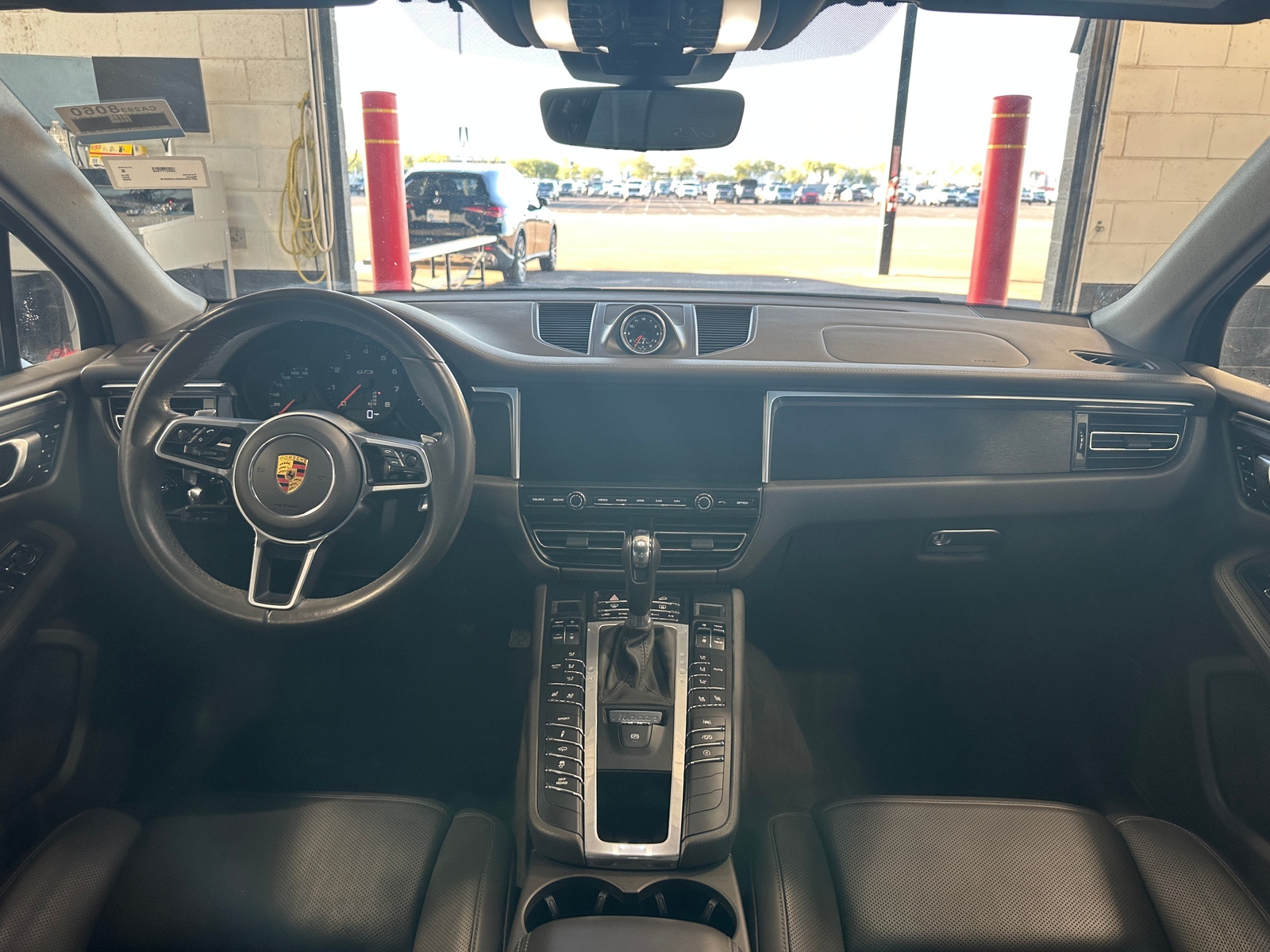 Thumbnail: 2020 Porsche Macan - 2