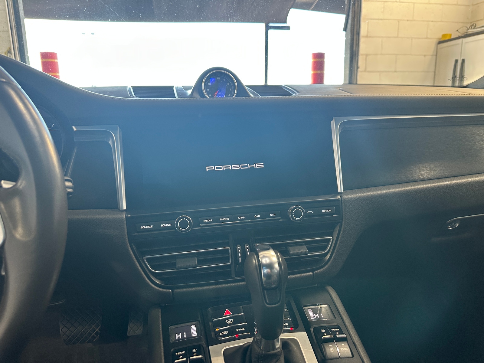 Thumbnail: 2020 Porsche Macan - 3