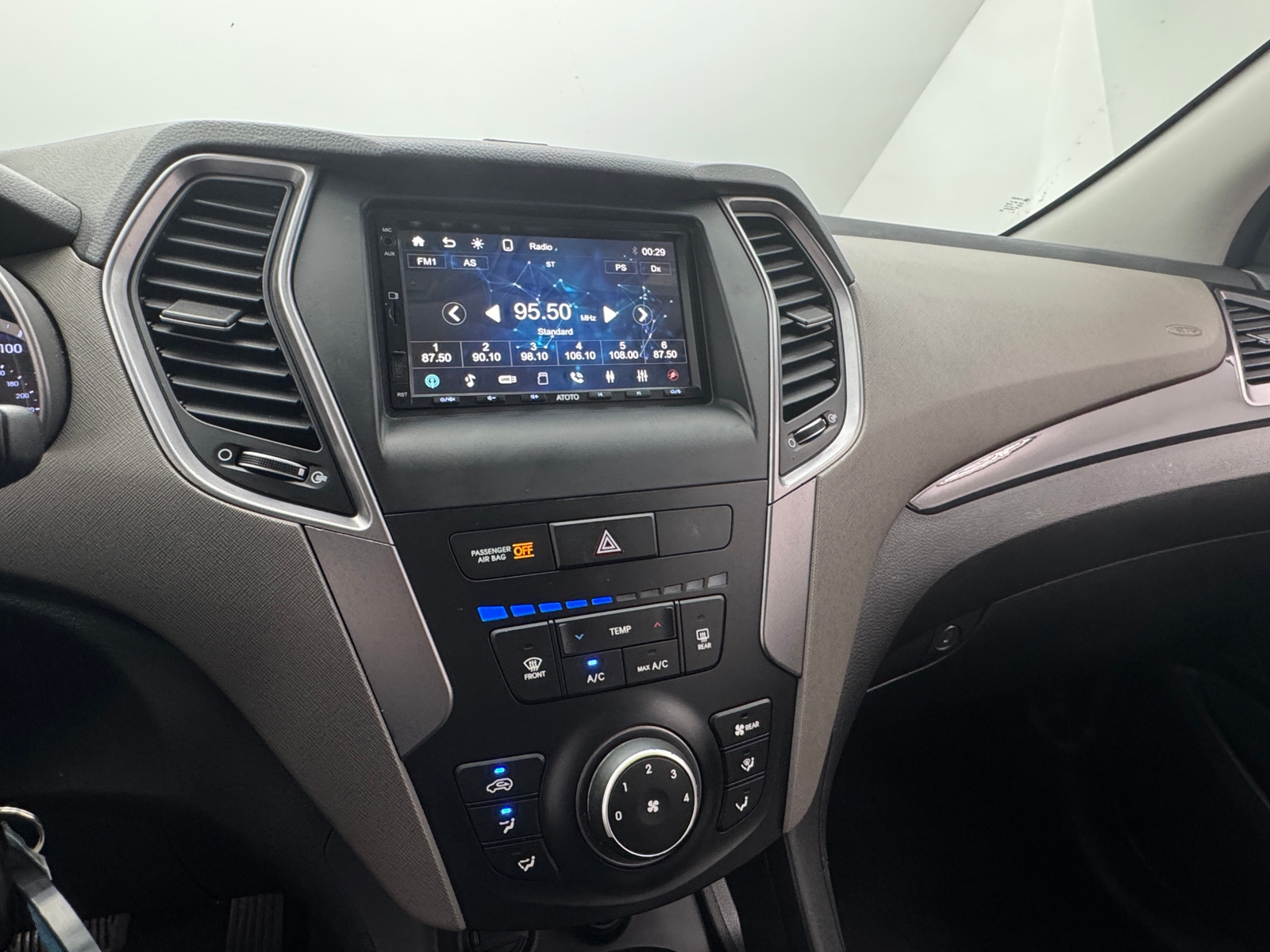 Thumbnail: 2015 Hyundai Santa Fe - 4