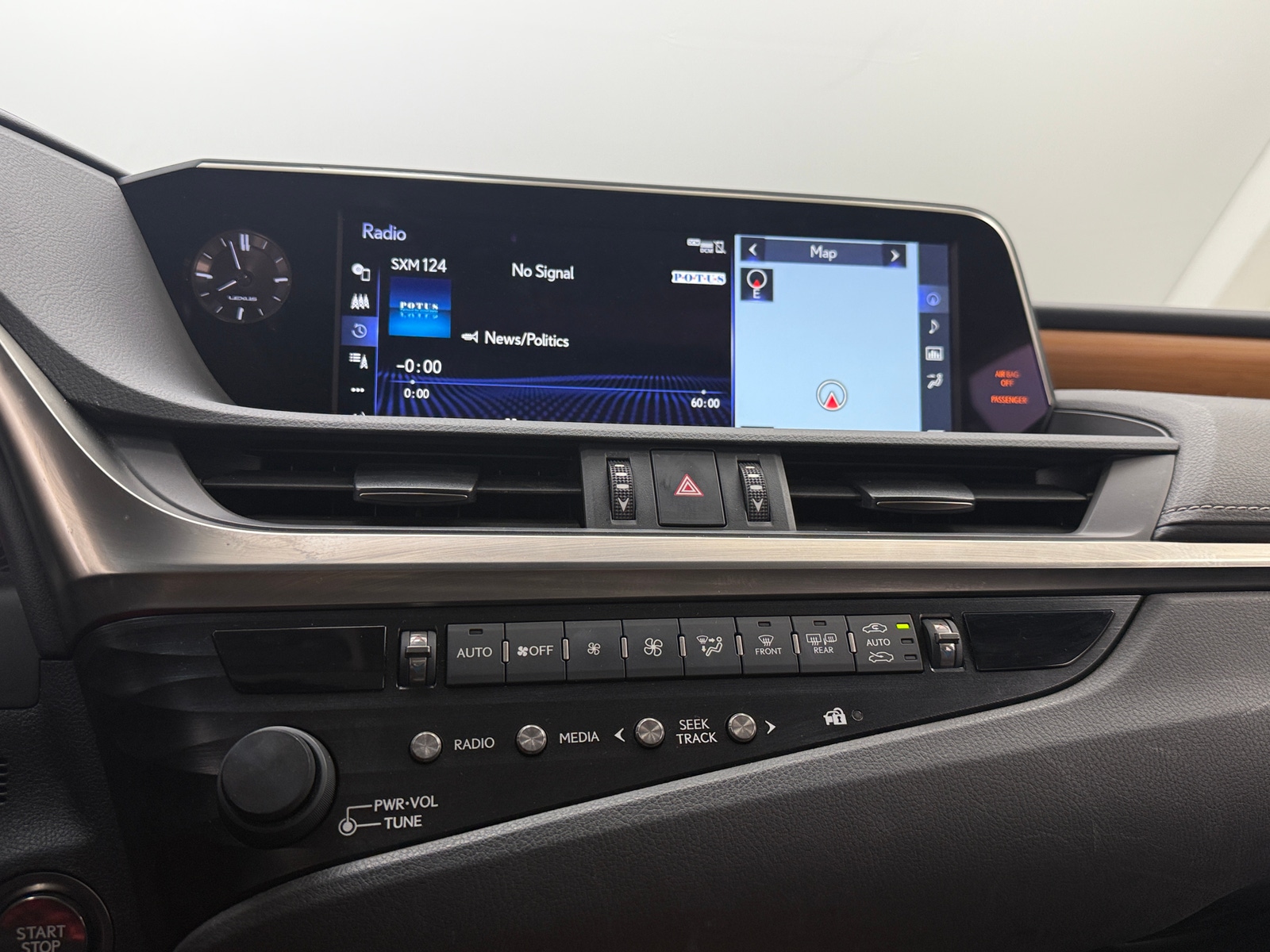 Thumbnail: 2019 Lexus ES - 3