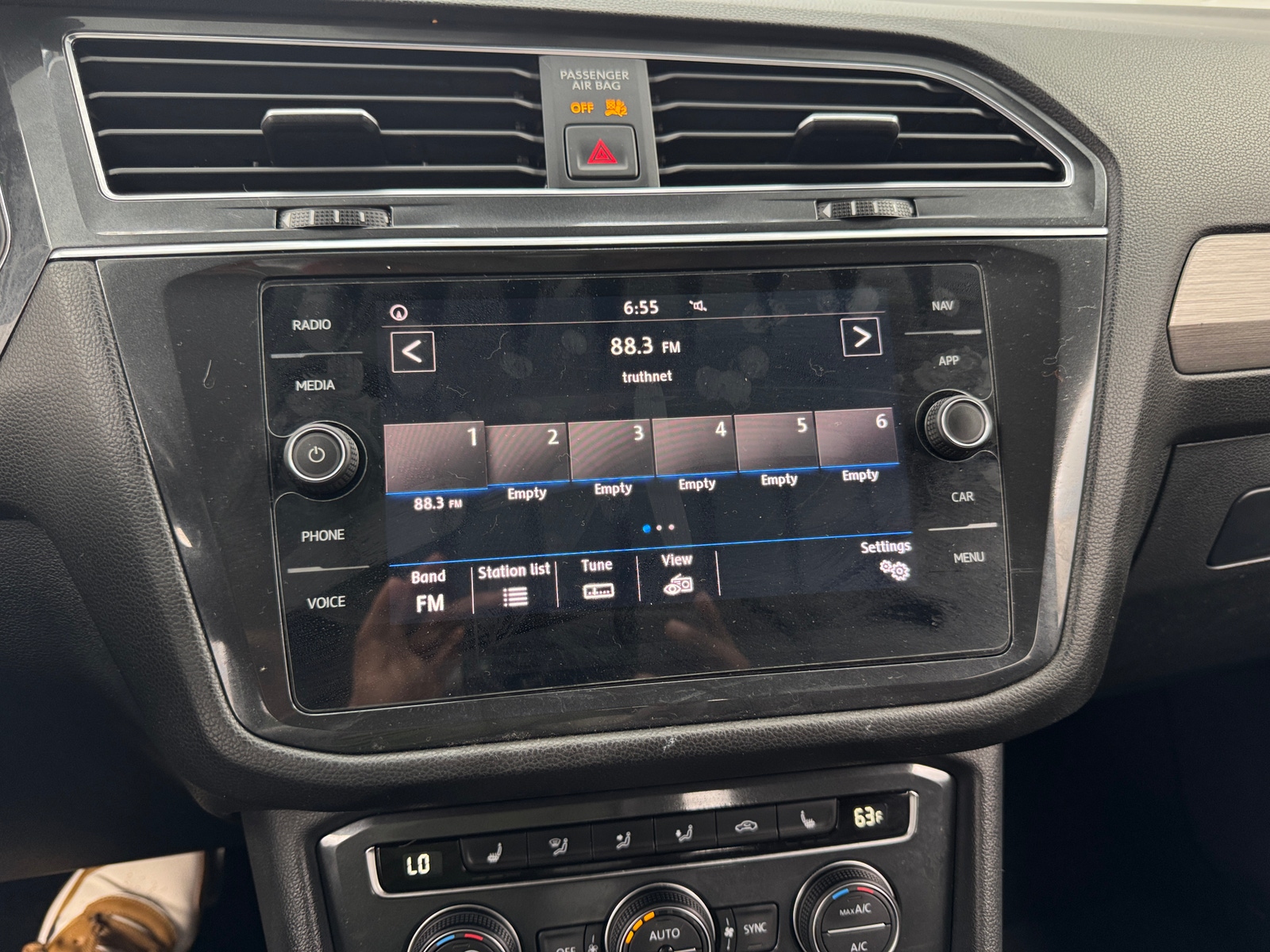 Thumbnail: 2019 Volkswagen Tiguan - 4