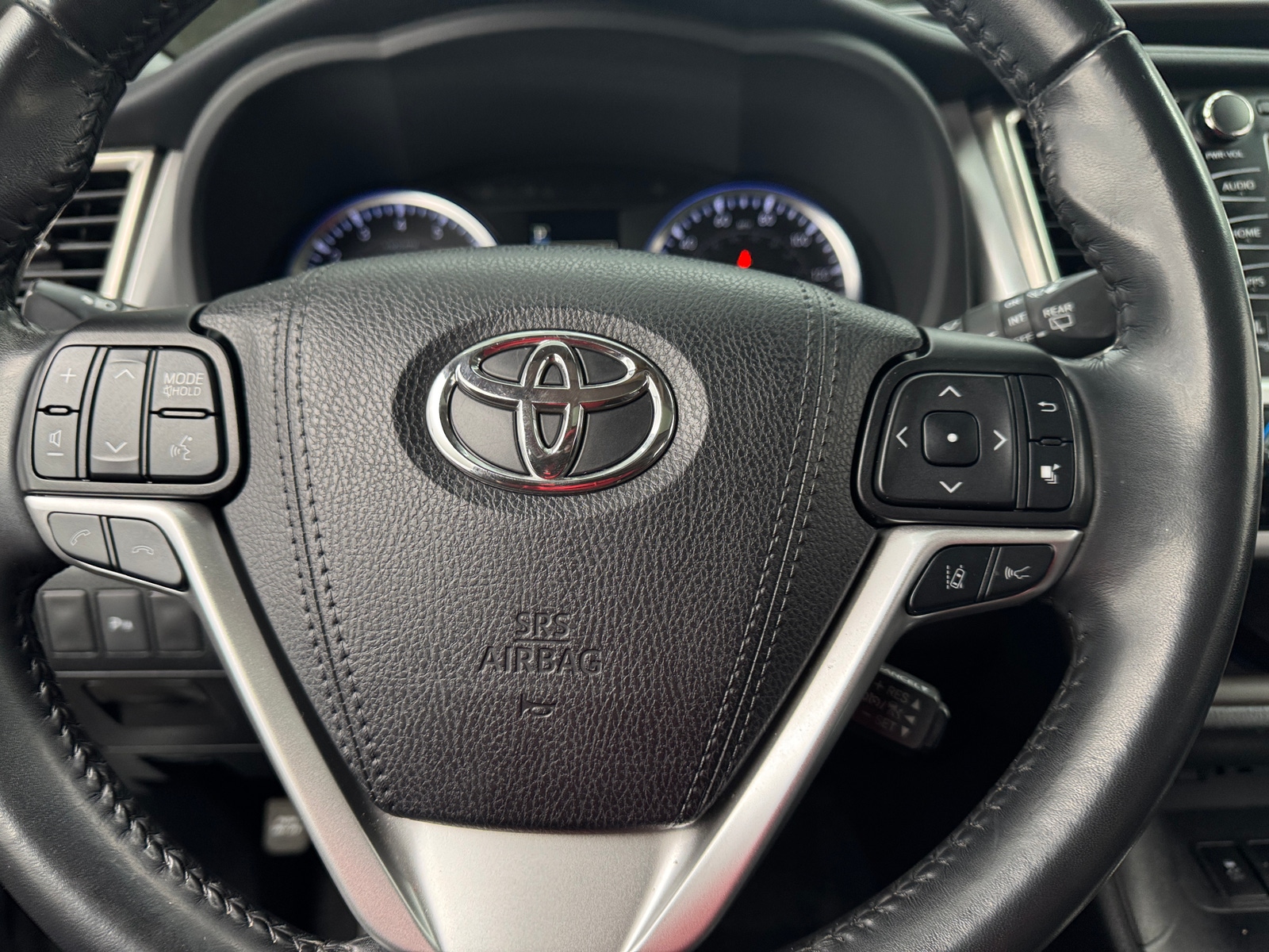 Thumbnail: 2019 Toyota Highlander - 4