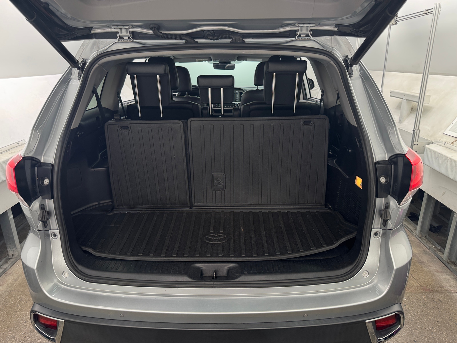Thumbnail: 2019 Toyota Highlander - 6