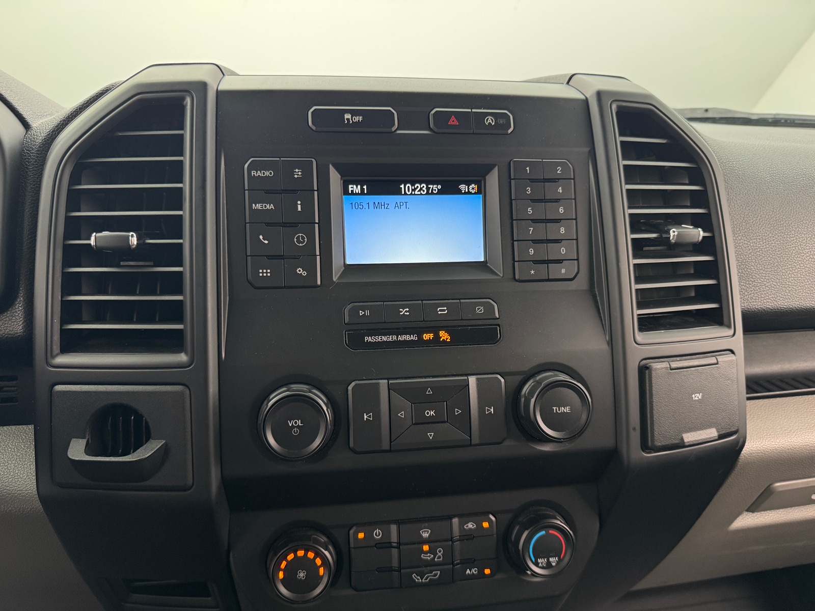 Thumbnail: 2019 Ford Econoline - 4