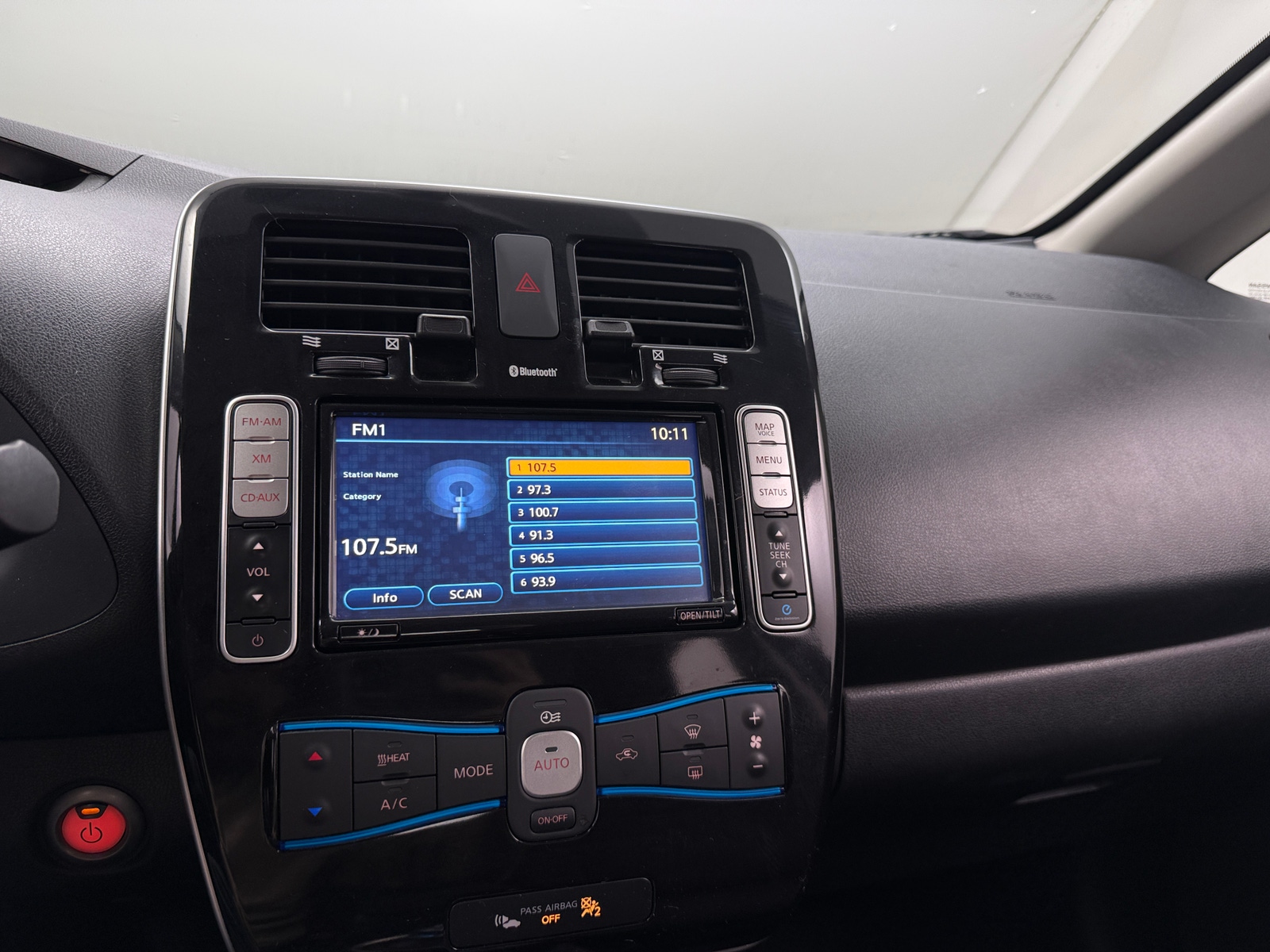 Thumbnail: 2015 Nissan Leaf - 4