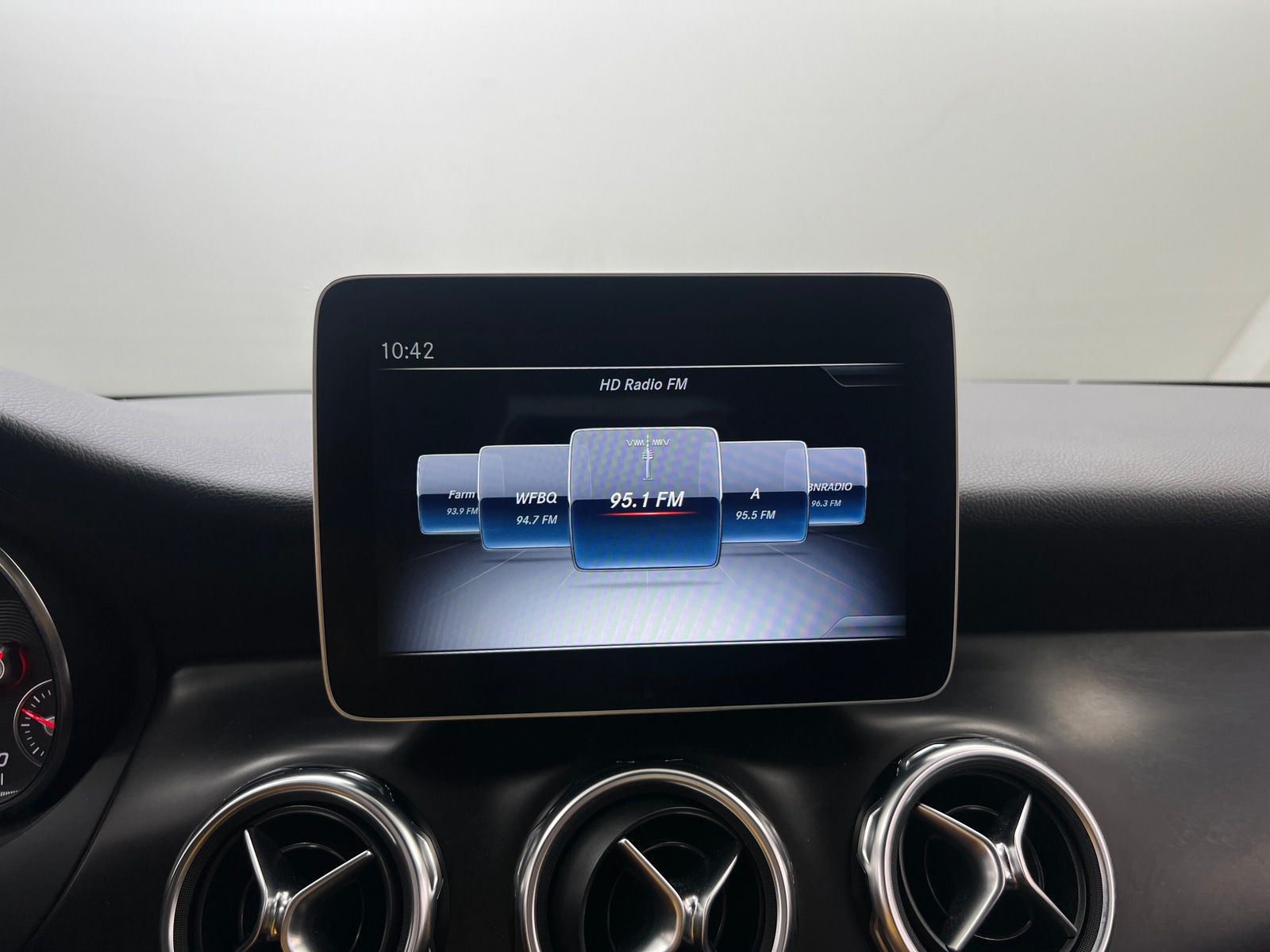 Thumbnail: 2019 Mercedes-Benz GLA - 3