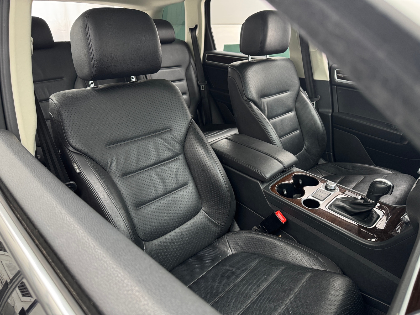 Thumbnail: 2016 Volkswagen Touareg - 2