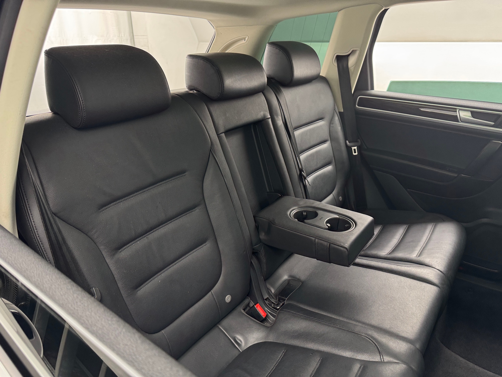 Thumbnail: 2016 Volkswagen Touareg - 6