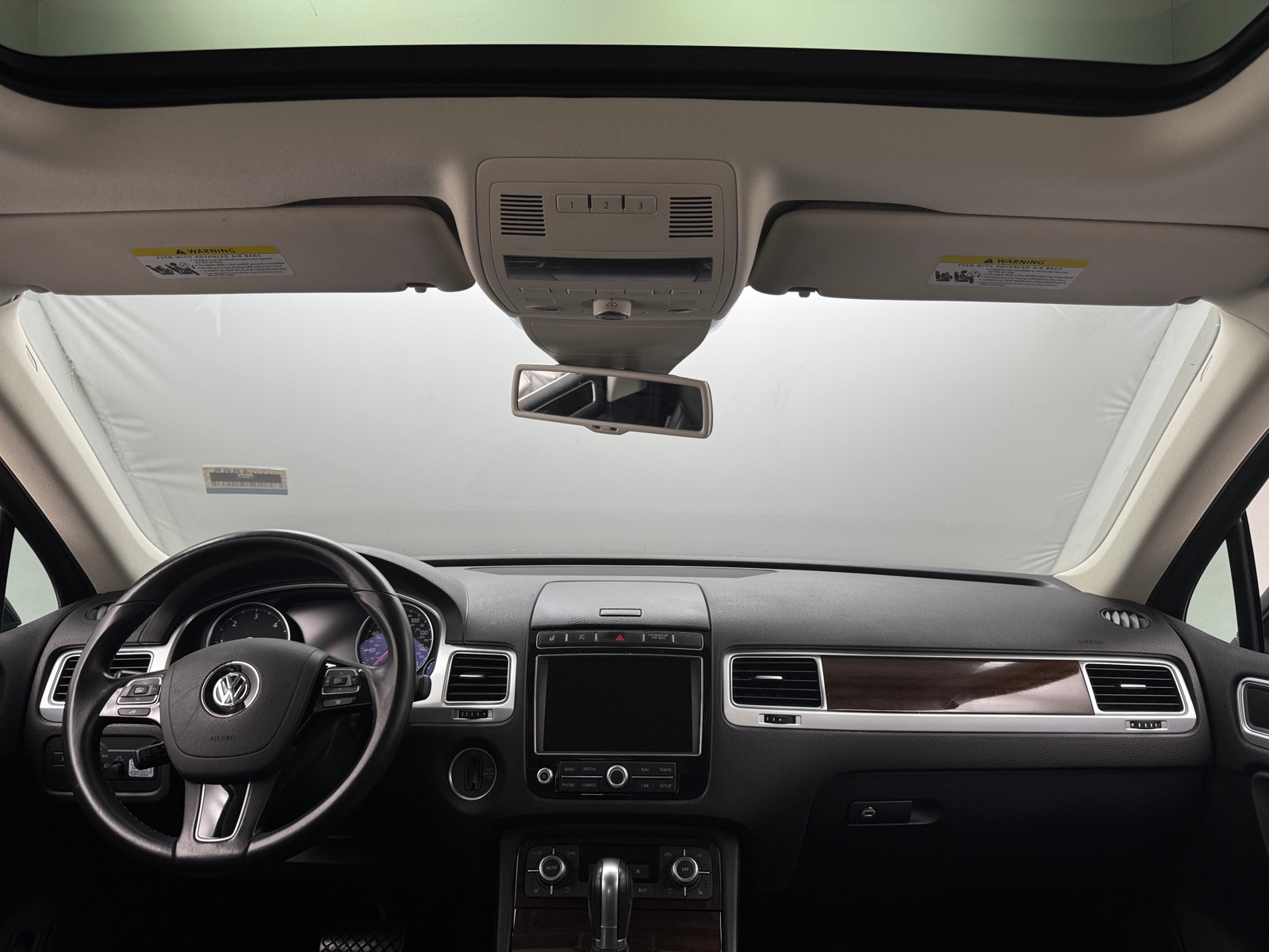 Thumbnail: 2016 Volkswagen Touareg - 3