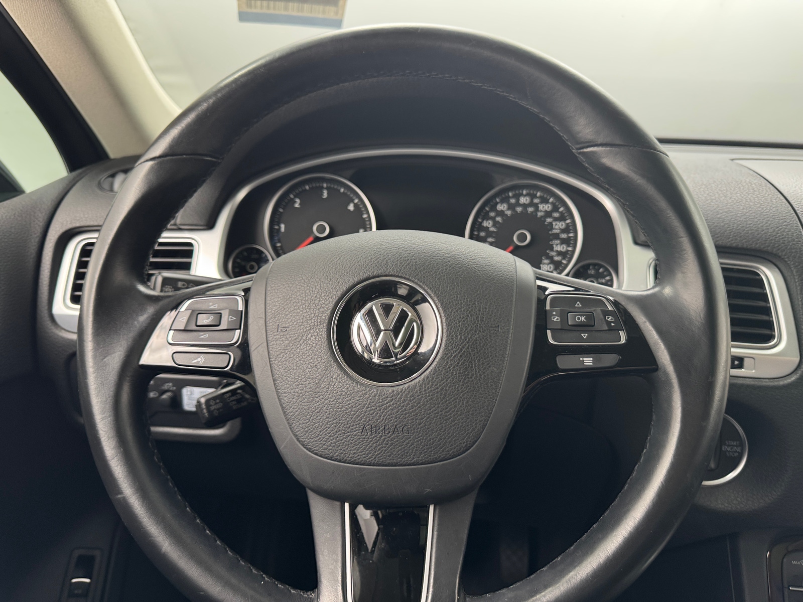 Thumbnail: 2016 Volkswagen Touareg - 5
