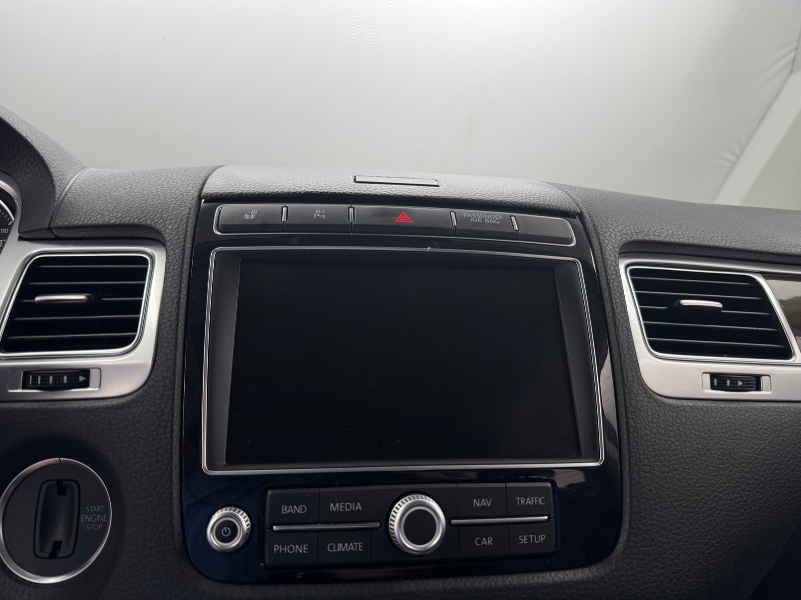Thumbnail: 2016 Volkswagen Touareg - 4