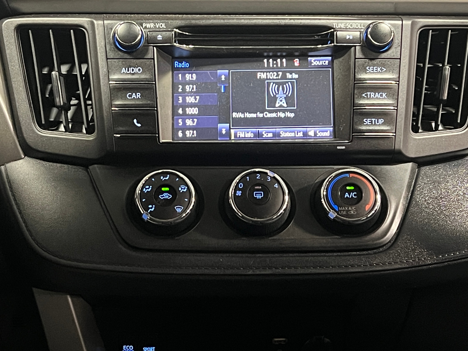 Thumbnail: 2018 Toyota RAV4 - 4