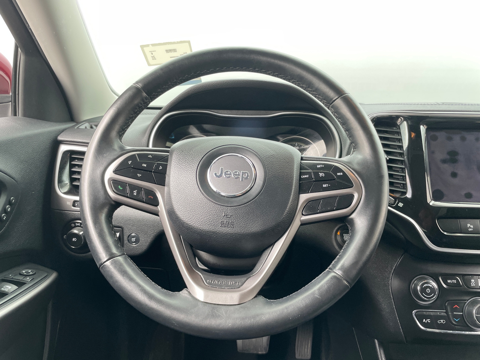 Thumbnail: 2019 Jeep Cherokee - 4