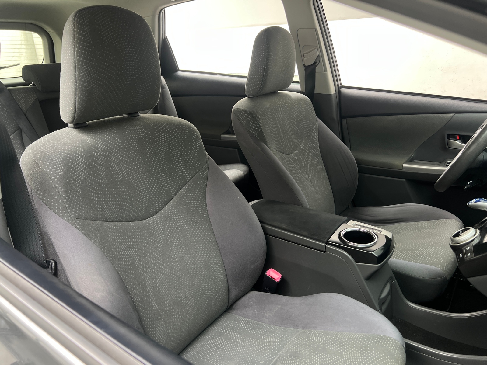 Thumbnail: 2014 Toyota Prius v - 2