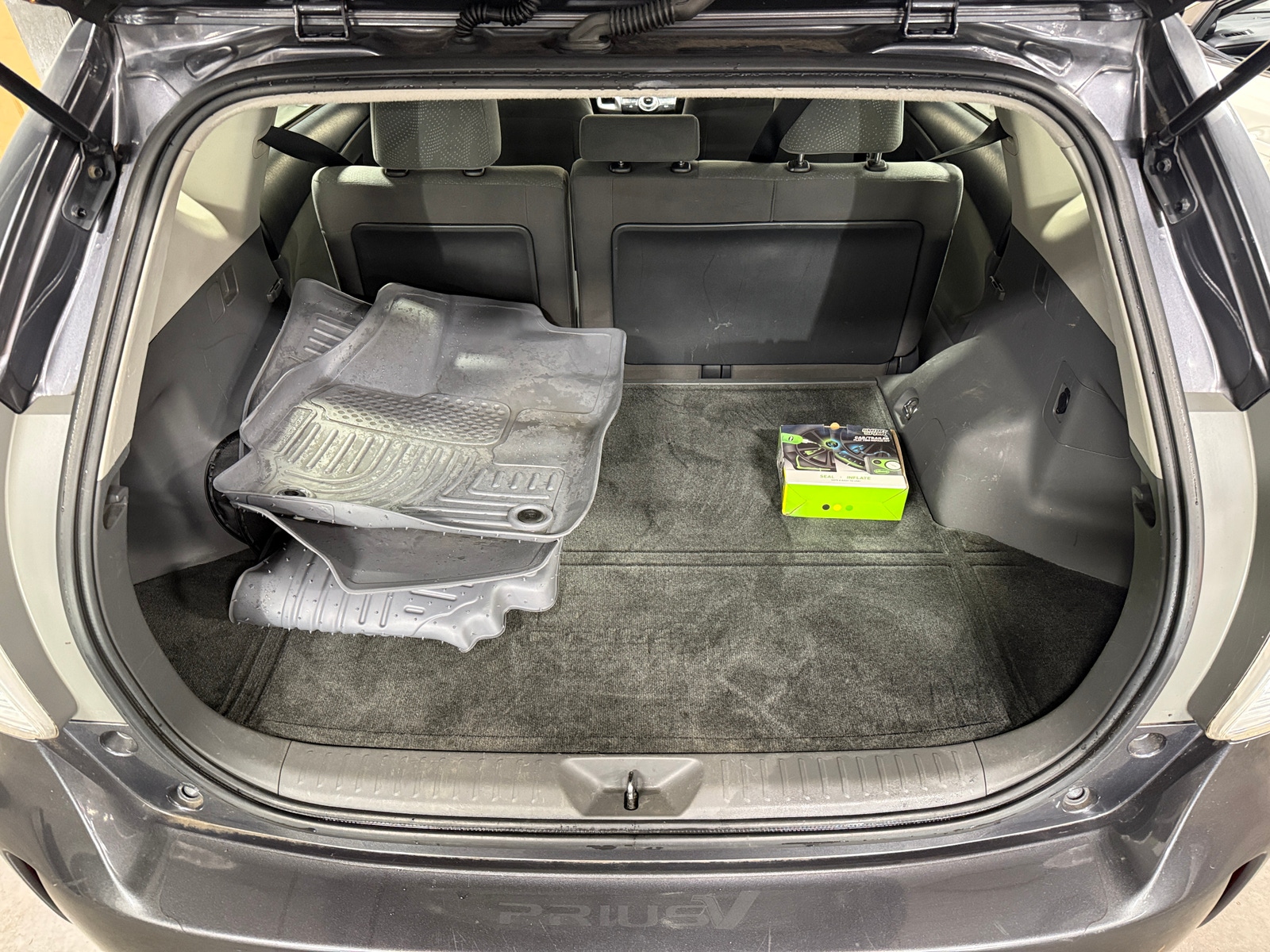Thumbnail: 2014 Toyota Prius v - 7