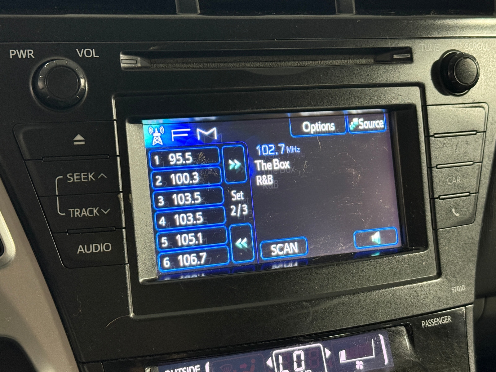Thumbnail: 2014 Toyota Prius v - 4