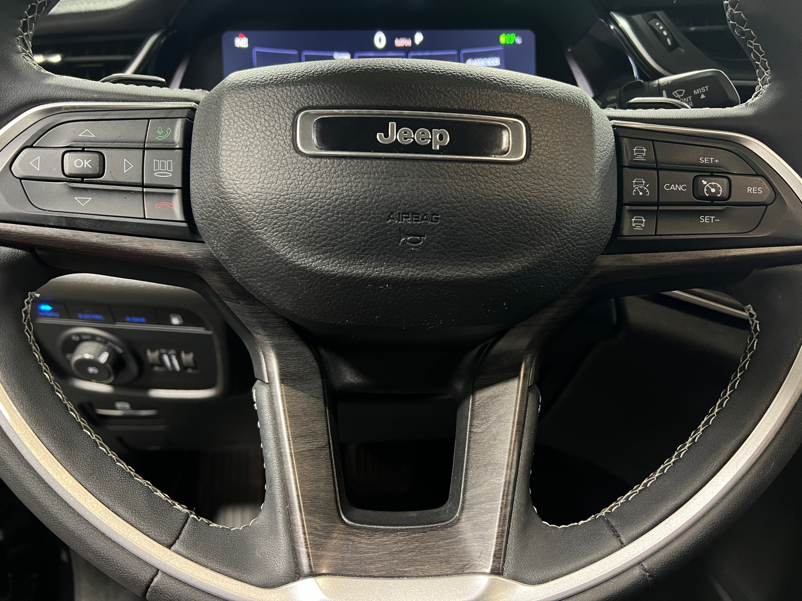 Thumbnail: 2023 Jeep Grand Cherokee - 4