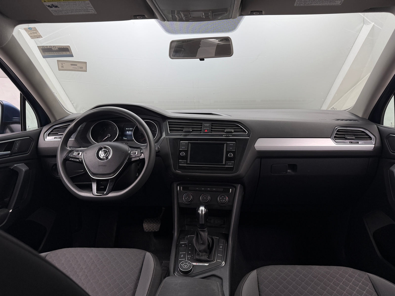 Thumbnail: 2018 Volkswagen Tiguan - 3