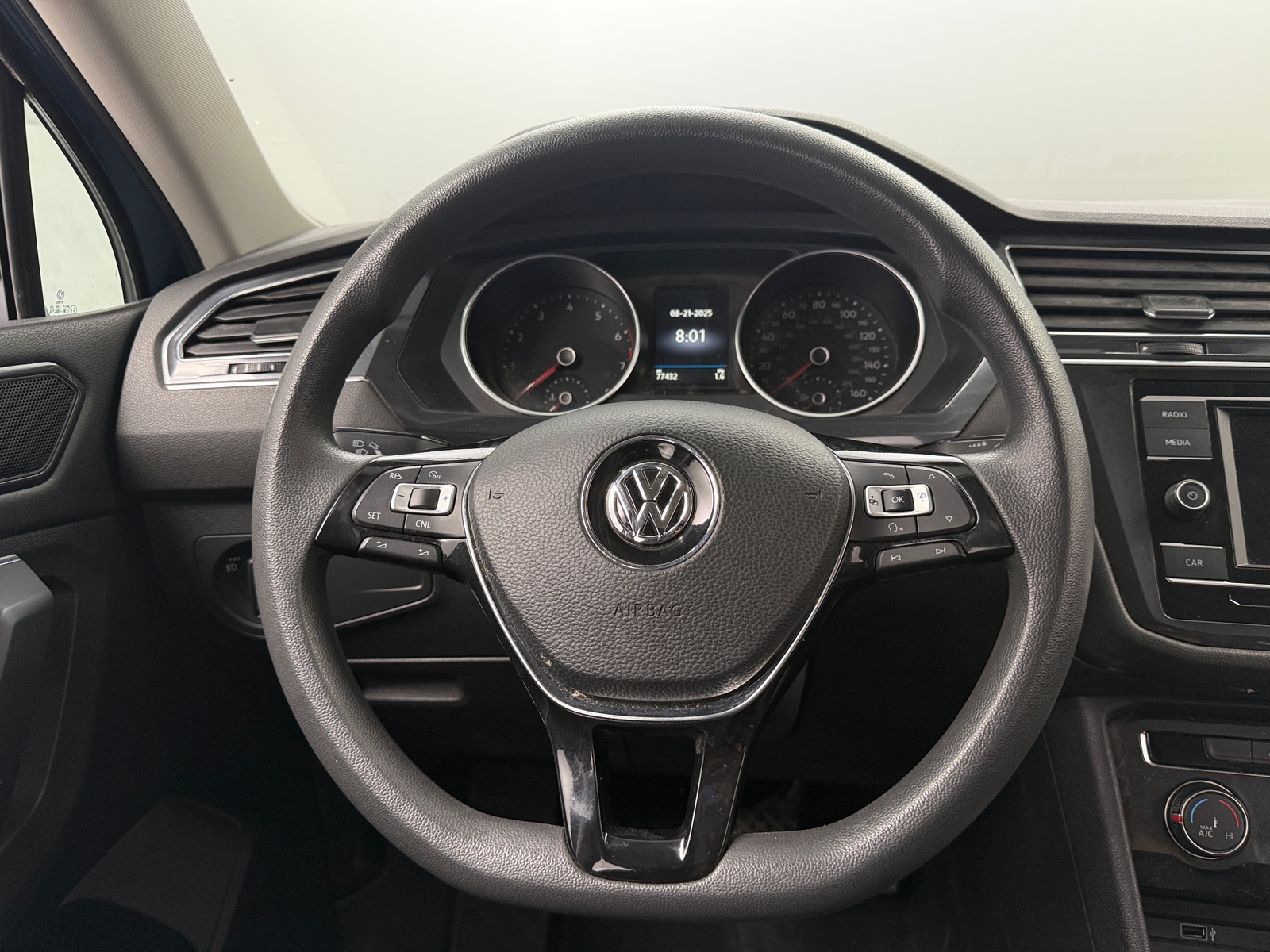 Thumbnail: 2018 Volkswagen Tiguan - 5