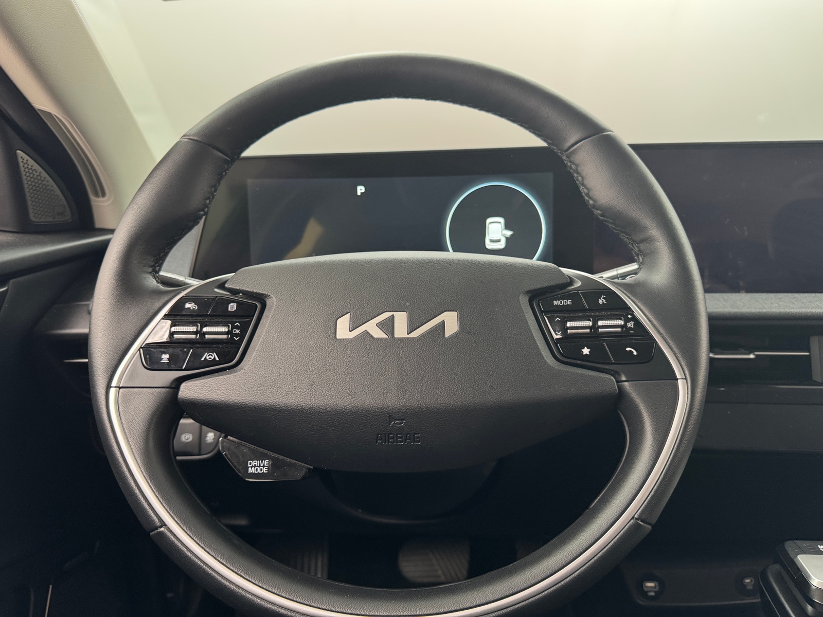 Thumbnail: 2022 Kia EV6 - 4