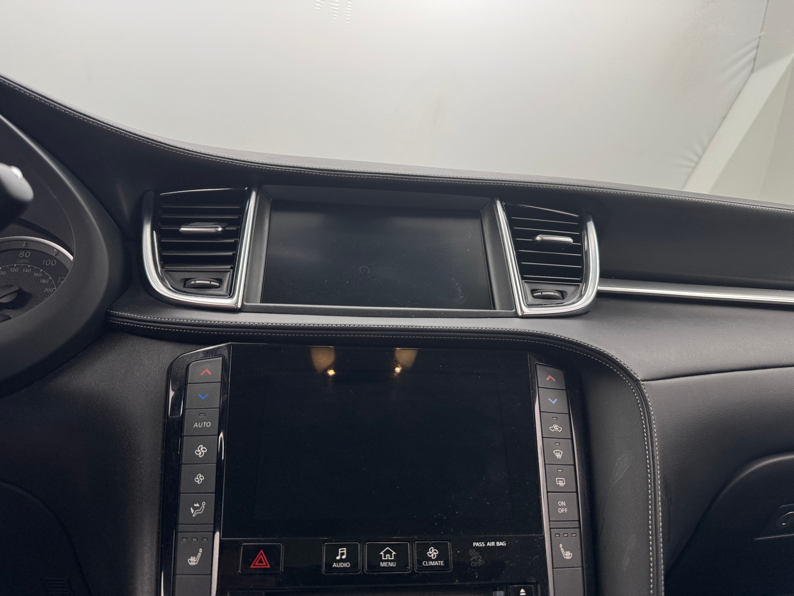 Thumbnail: 2019 INFINITI QX50 - 3