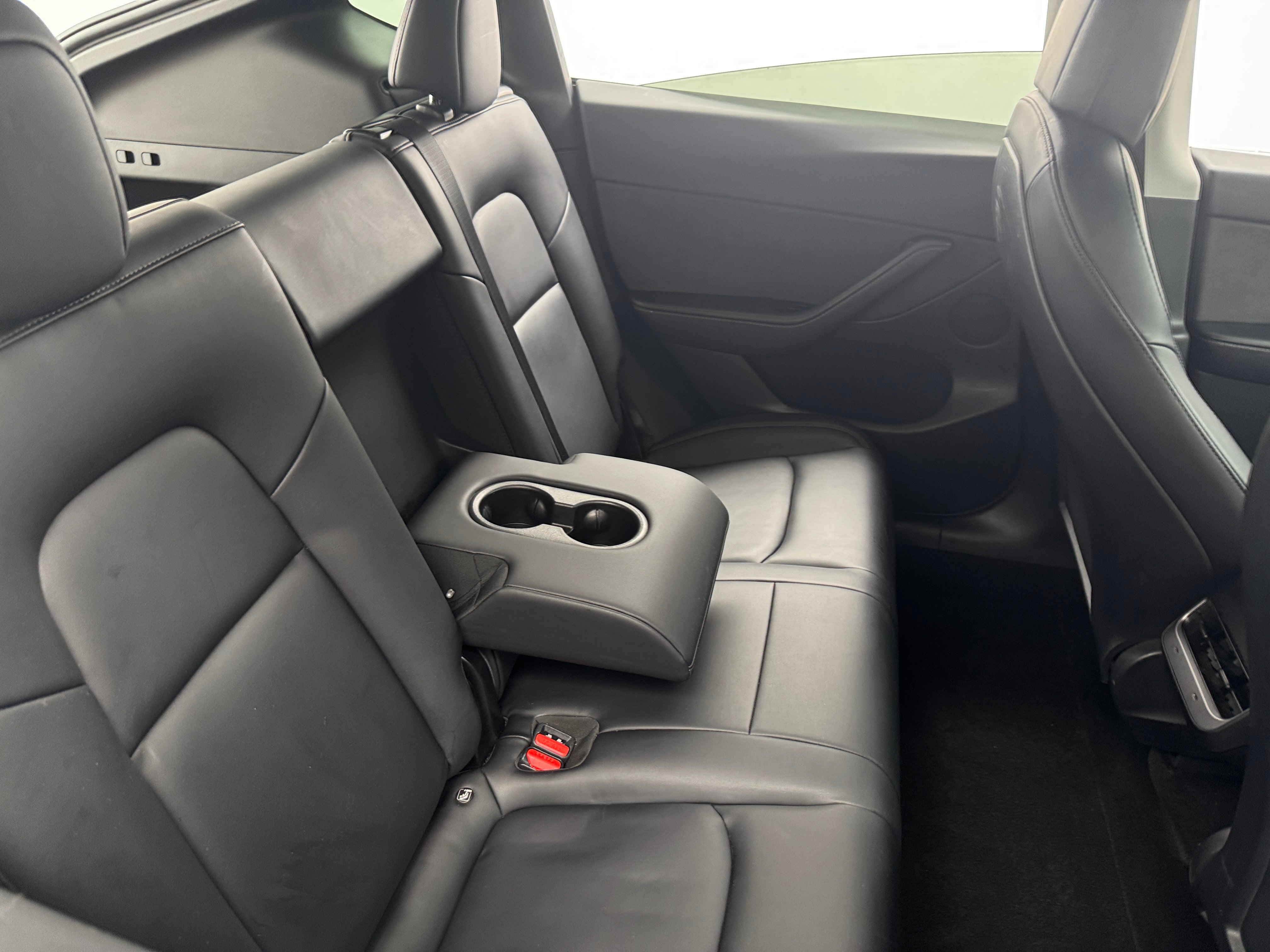 Used 2021 Tesla Model Y Long Range with VIN 5YJYGDEE6MF083158 for sale in Oak Creek, WI