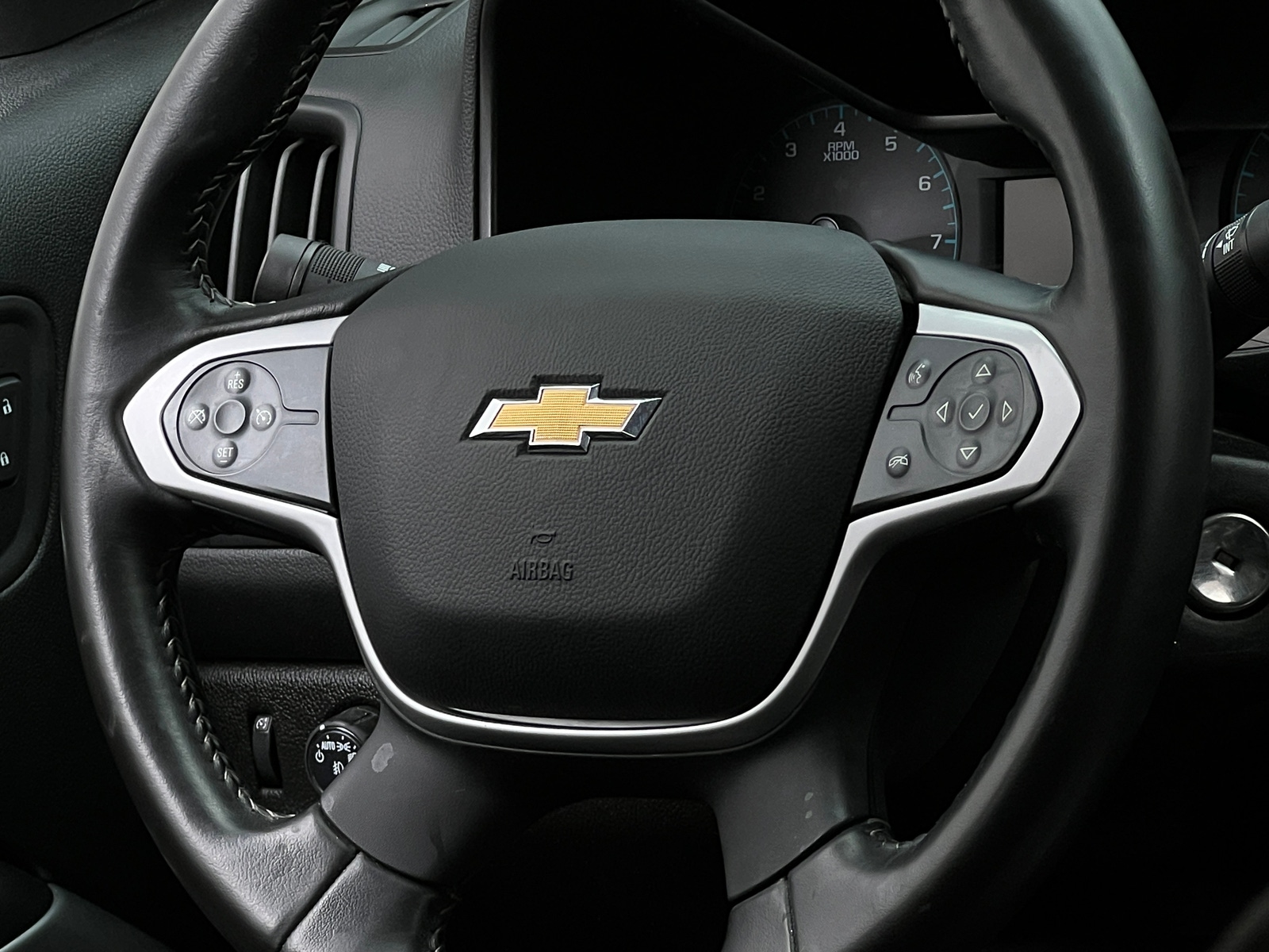 Thumbnail: 2022 Chevrolet Colorado - 5