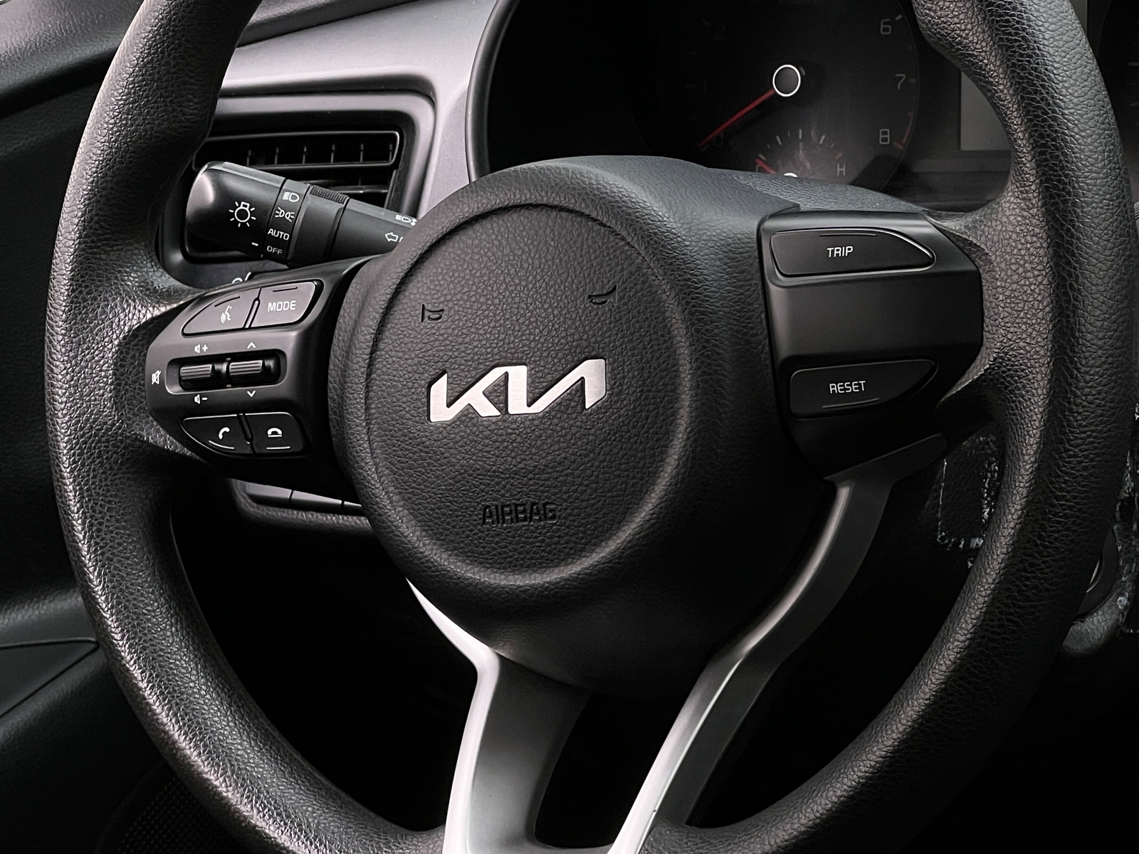 Thumbnail: 2023 Kia Rio - 5