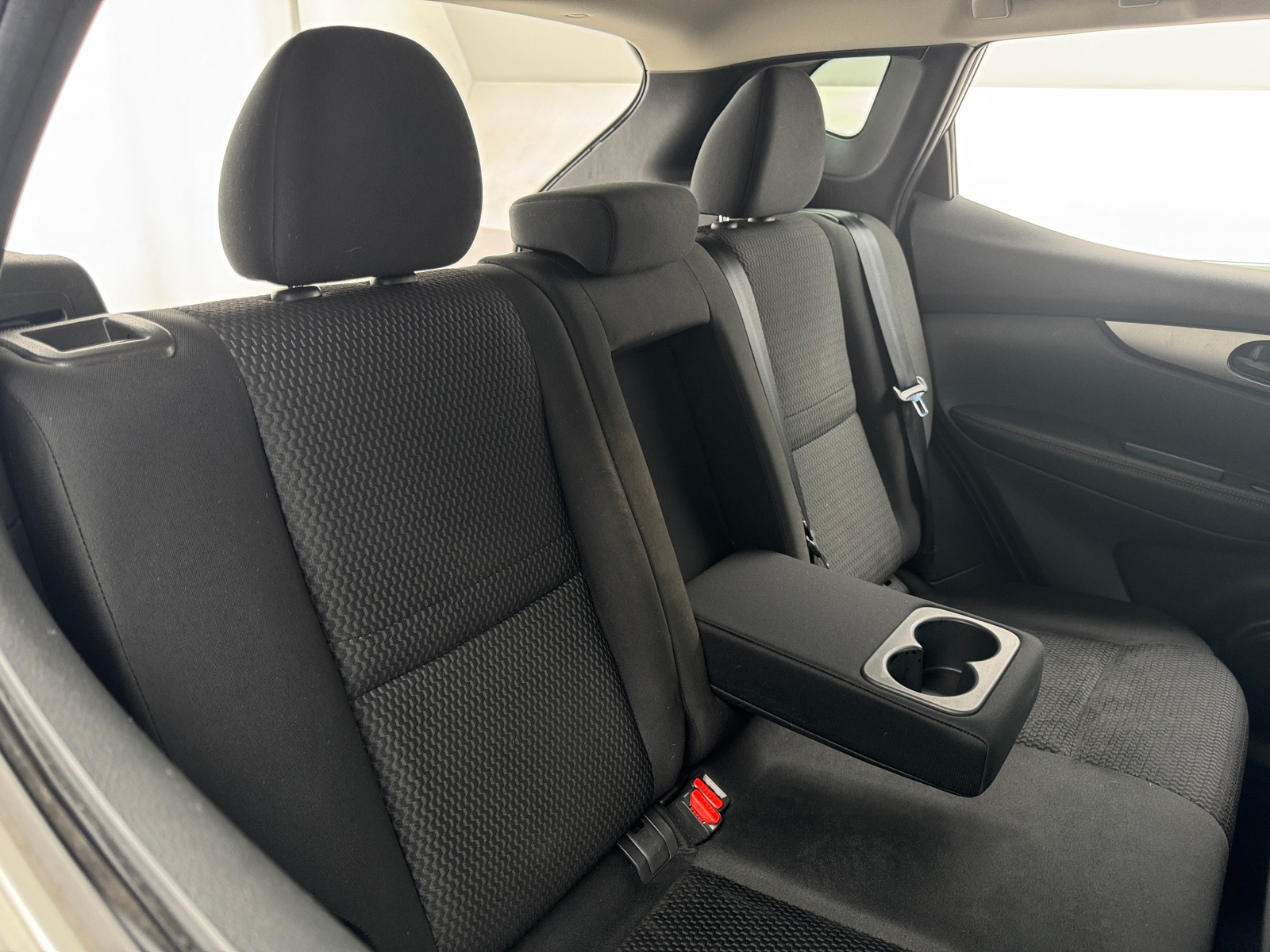 Thumbnail: 2017 Nissan Rogue Sport - 6