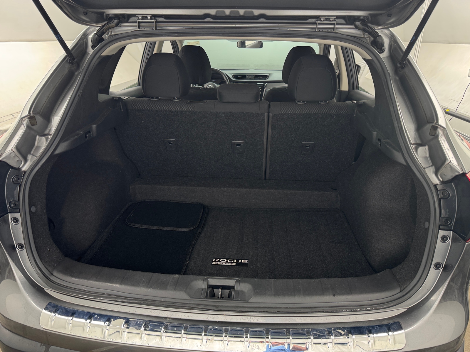 Thumbnail: 2017 Nissan Rogue Sport - 7