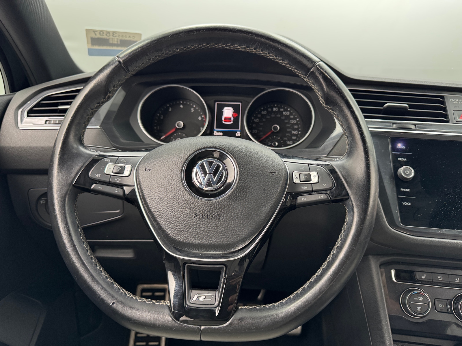 Thumbnail: 2021 Volkswagen Tiguan - 4