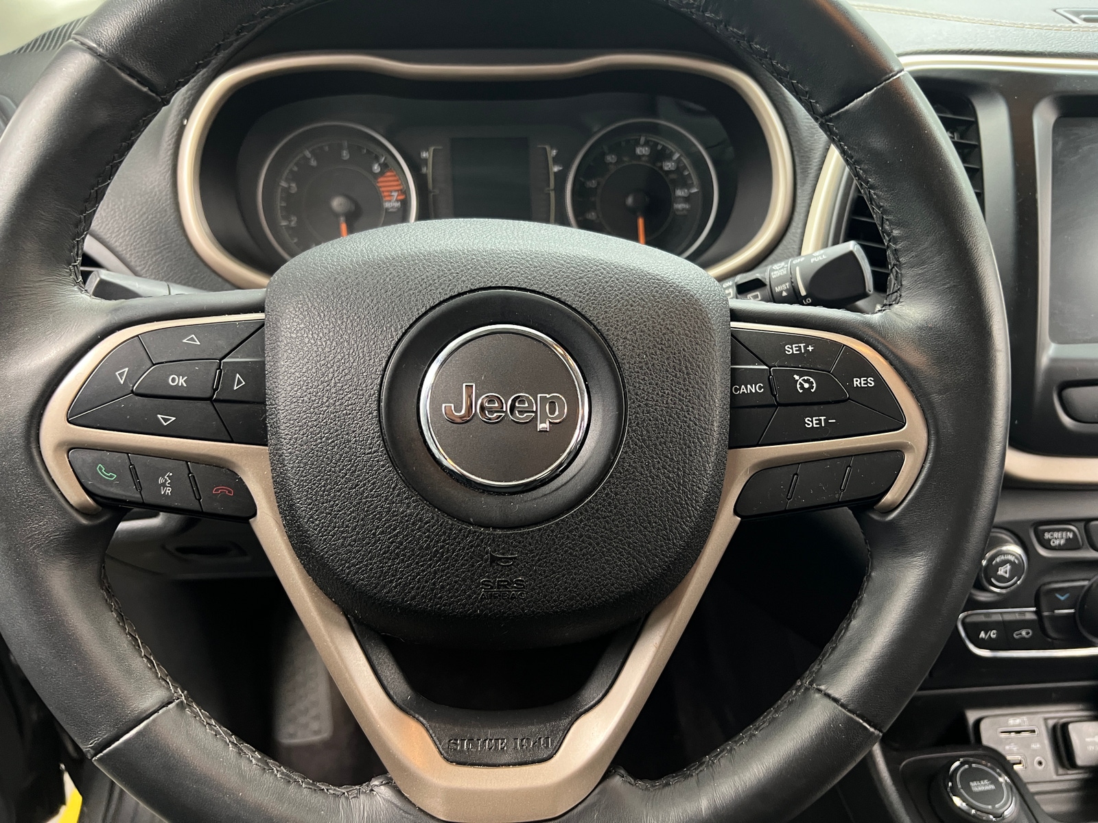 Thumbnail: 2016 Jeep Cherokee - 5