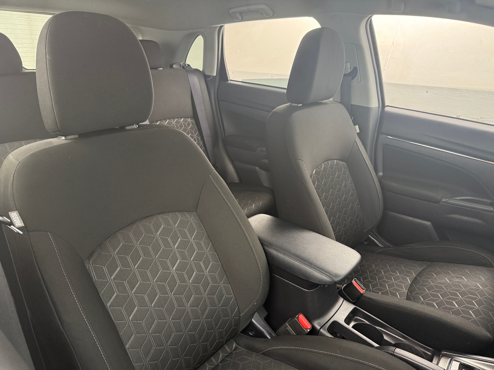 Thumbnail: 2023 Mitsubishi Outlander Sport - 2