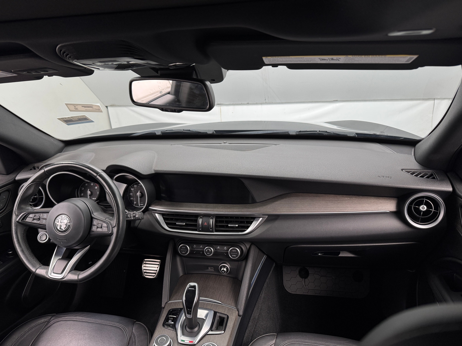Thumbnail: 2022 Alfa Romeo Stelvio - 2